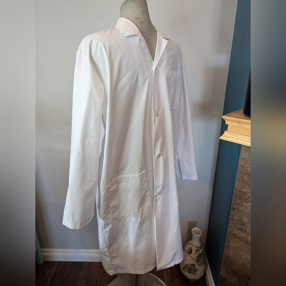 Professional Unisex Lab Coat with 3 pockets Unisex Sz Med Mens Fits women's L/XL - Picture 1 of 7